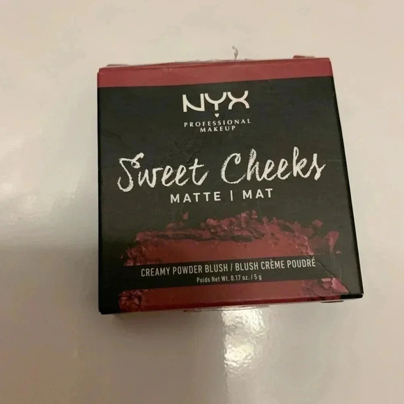NYX Sweet Cheeks Matte Creamy Powder Blush Size 0.17 oz - Picture 3 of 4